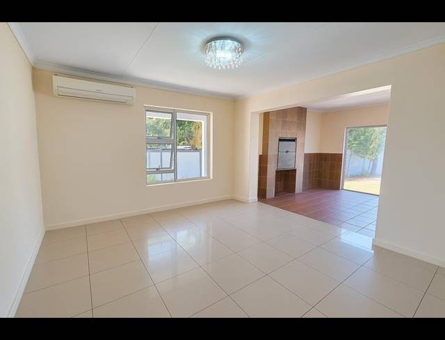 5 BEDROOM HOUSE FOR SALE IN MORELETAPARK